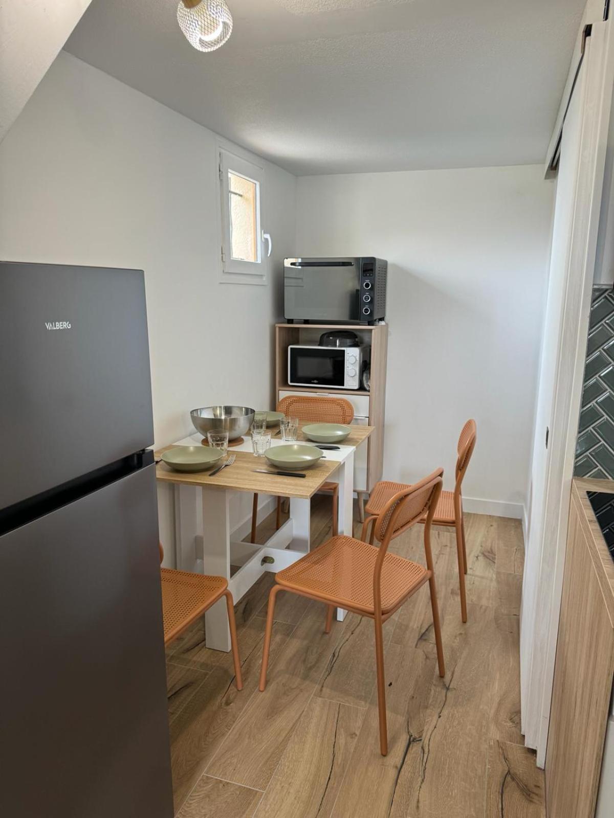 Holiday home Maisonnette Au Bord Du Marin Port *