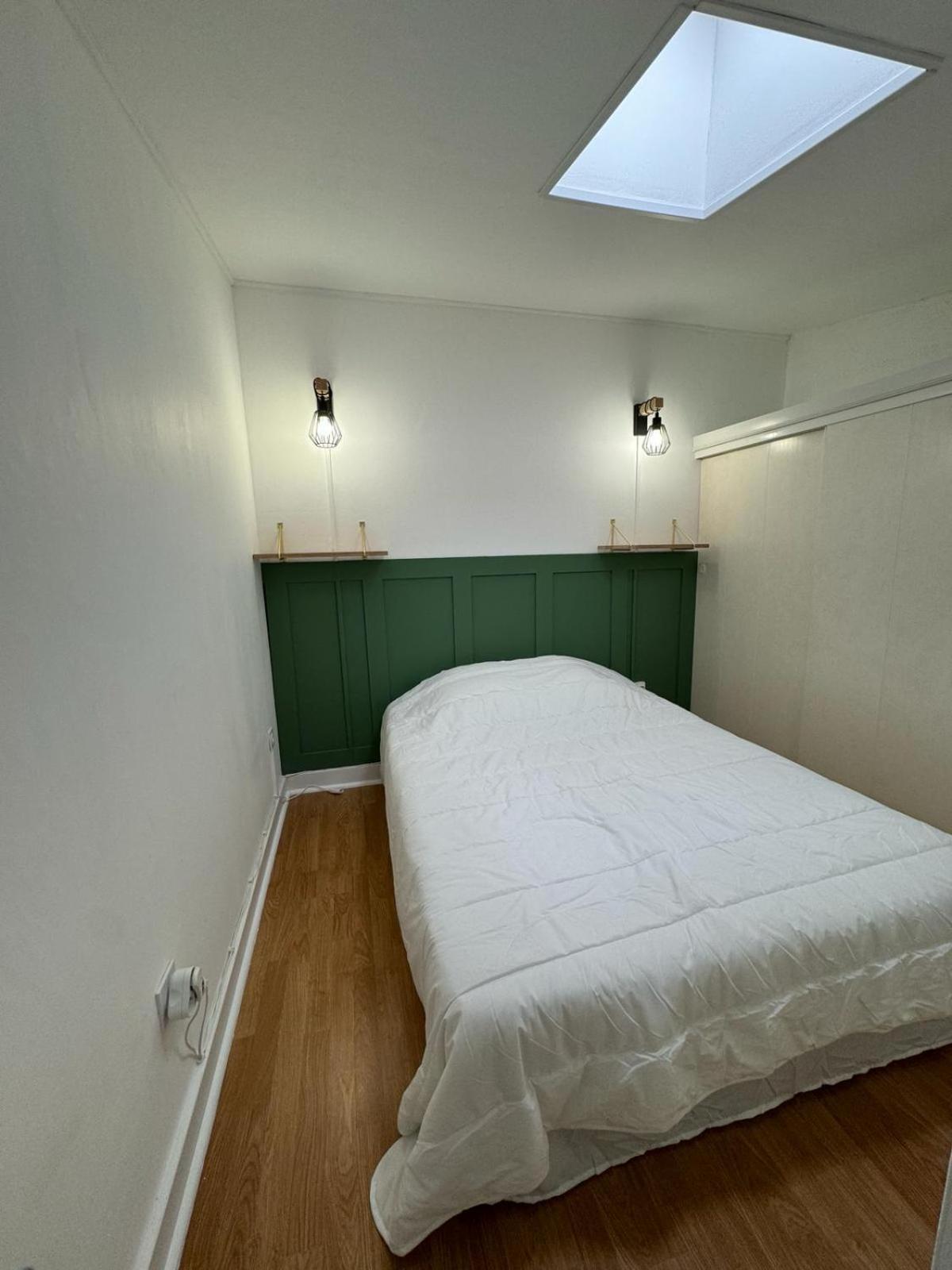 Holiday home Maisonnette Au Bord Du Marin Port
